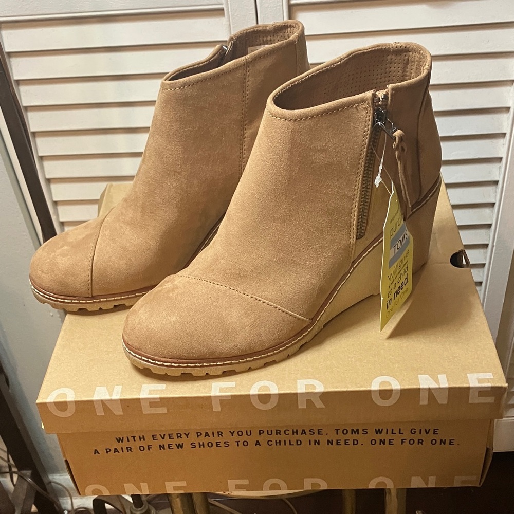 TOMS Women's Tan Ankle Boots